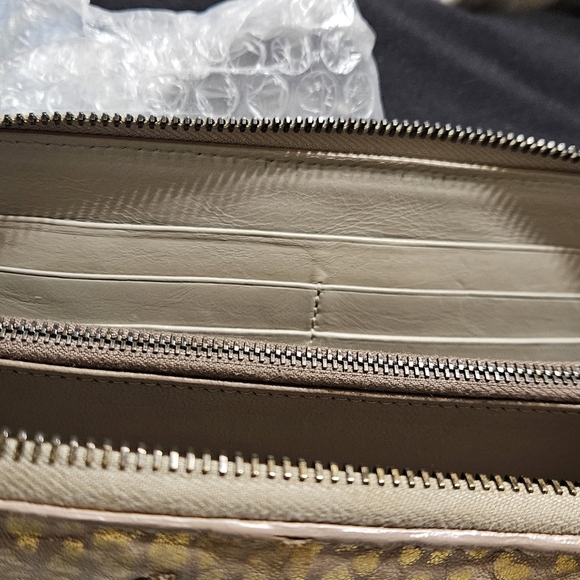 Wallet - Picture 2 of 3